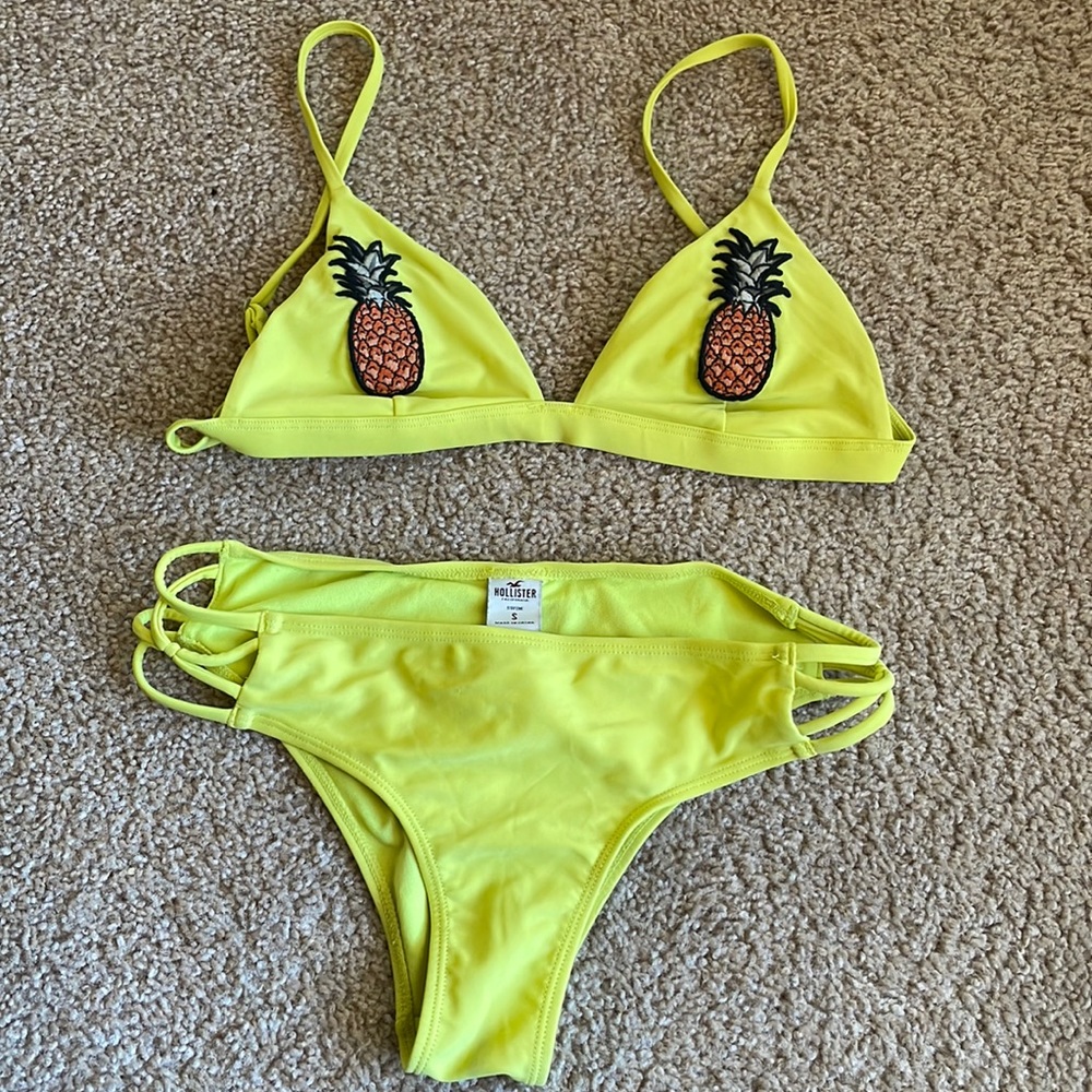 Hollister brand, small, yellow